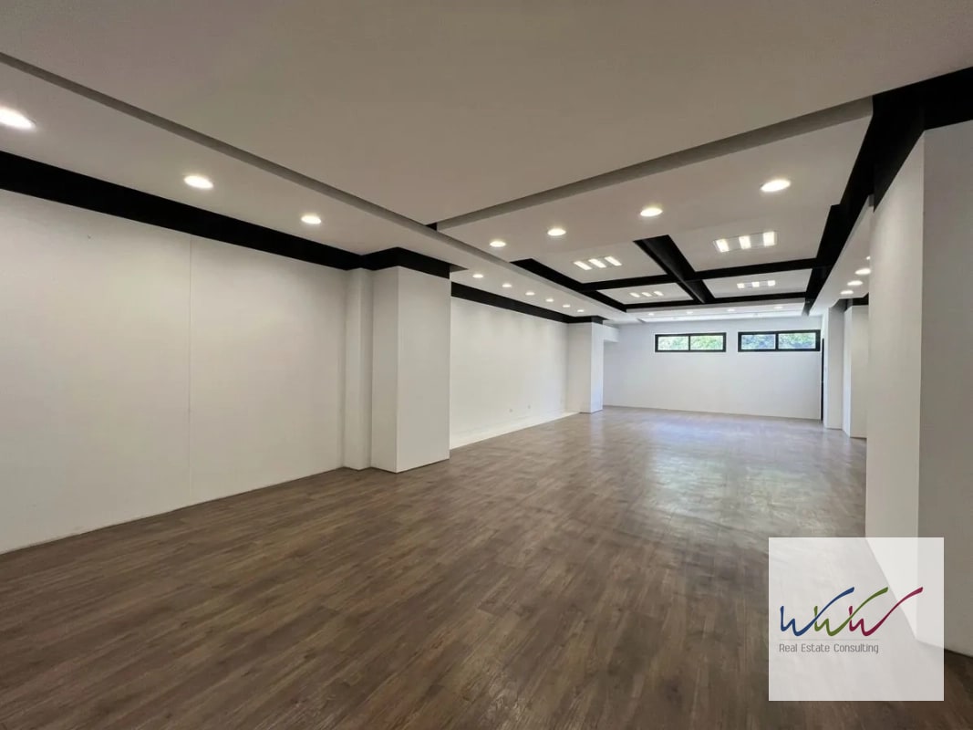 Rento local comercial de 98m2 en Design Center, zona 10 - 5
