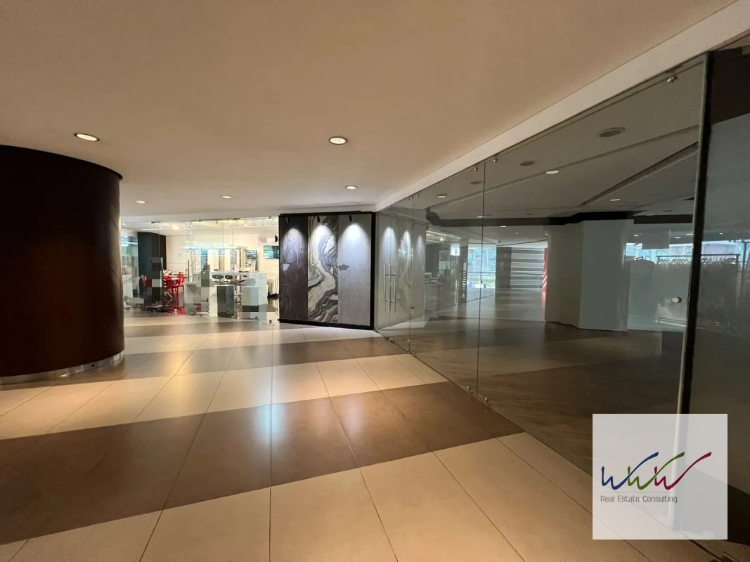 Rento local comercial de 98m2 en Design Center, zona 10 - 3