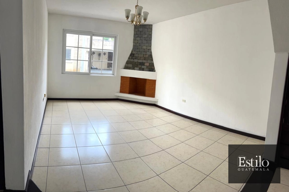 Hermosa Casa con Jardín En Venta - 8