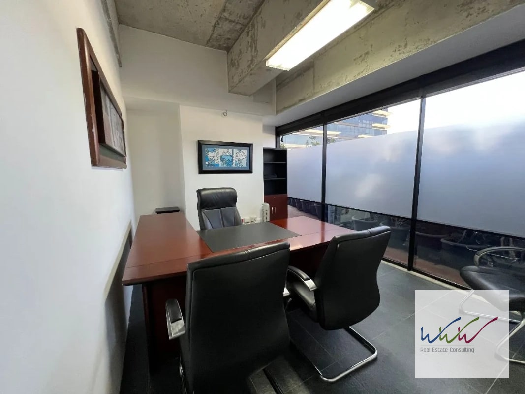 Vendo/rento oficina de 67m2 en edificio Design Center, zona 10 - 1