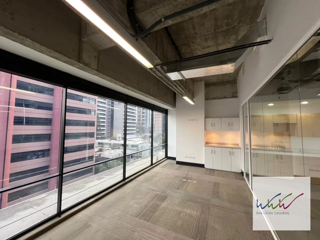 Rento Oficina de 200m2 en Design Center, Zona 10 - 10