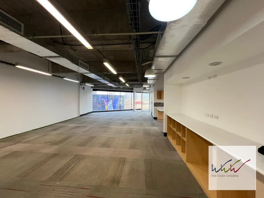 Rento Oficina de 200m2 en Design Center, Zona 10 - 9