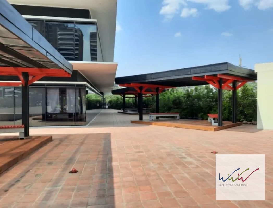 Rento Oficina de 200m2 en Design Center, Zona 10 - 1