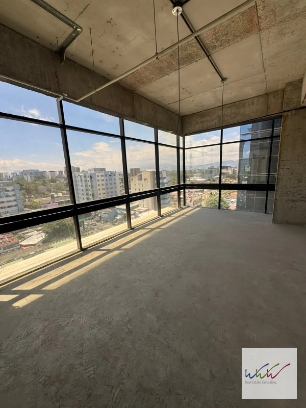 Rento amplia oficina de 570m2 en edificio Renovati, zona 10 - 10