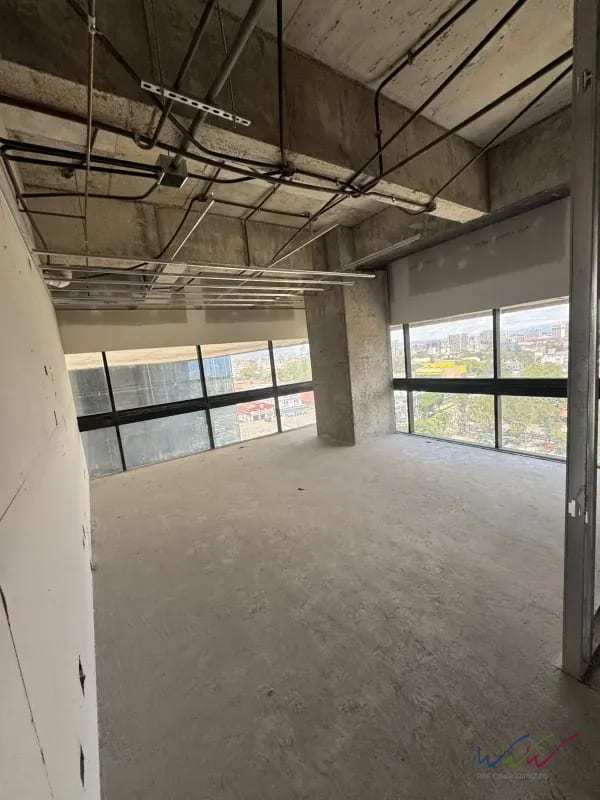 Rento amplia oficina de 570m2 en edificio Renovati, zona 10 — Oficina en Alquiler en Renovati, Zona 10, Guatemala, Ciudad — foto 10 de 11