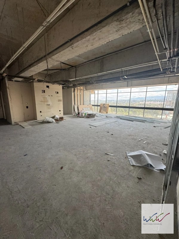 Rento amplia oficina de 570m2 en edificio Renovati, zona 10 - 8