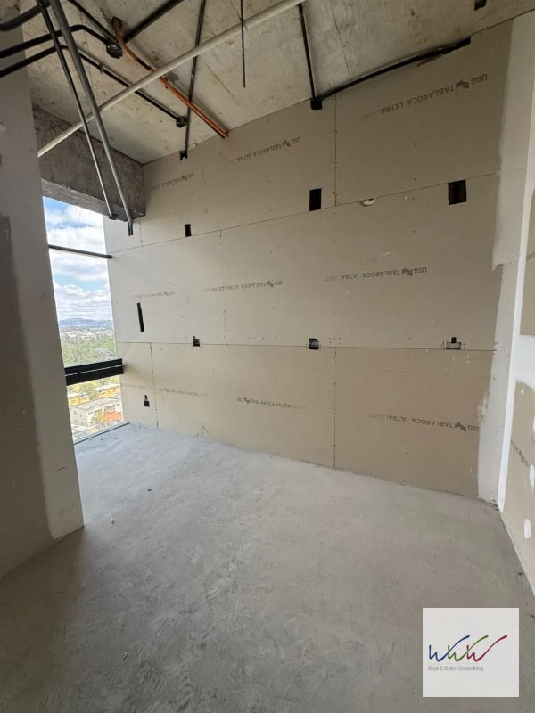 Rento amplia oficina de 570m2 en edificio Renovati, zona 10 - 5