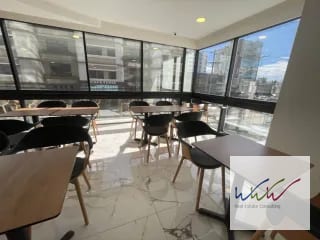 Rento amplia oficina de 570m2 en edificio Renovati, zona 10 — Oficina en Alquiler en Renovati, Zona 10, Guatemala, Ciudad — miniatura 3 de 11