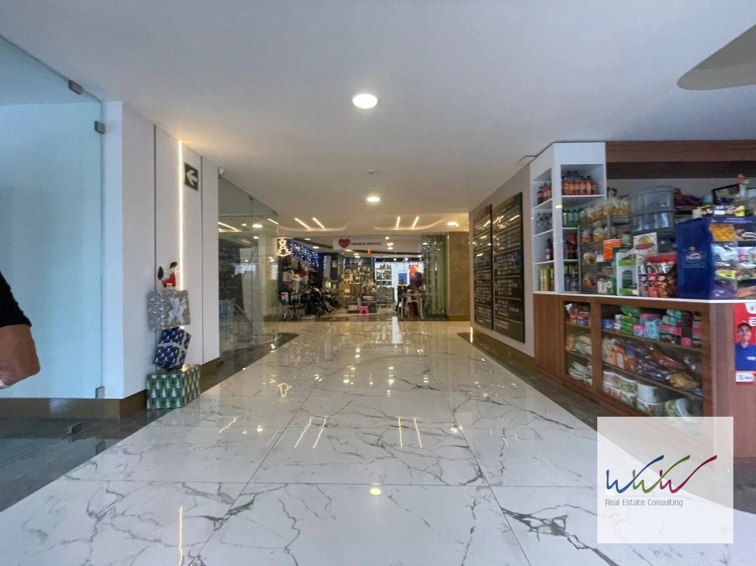 Rento amplia oficina de 570m2 en edificio Renovati, zona 10 - 1