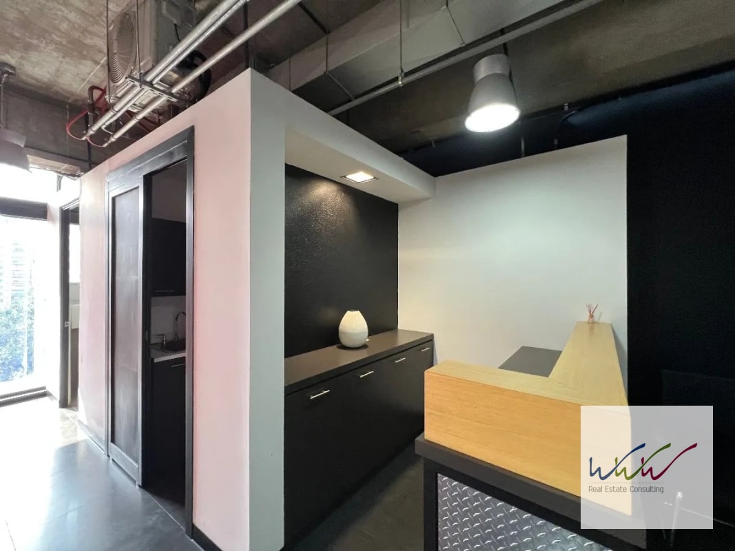 Rento Moderna oficina de 75 m2 Edificio Design Center, zona 10 - 9
