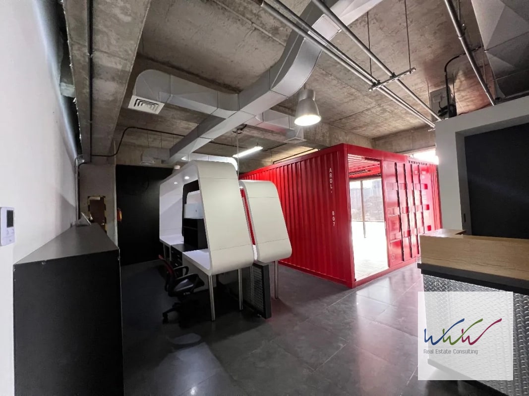 Rento Moderna oficina de 75 m2 Edificio Design Center, zona 10 - 8