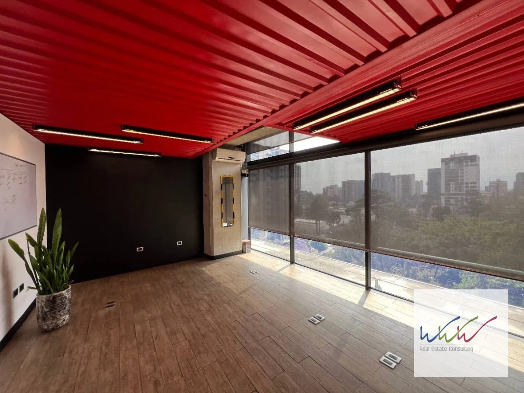 Rento Moderna oficina de 75 m2 Edificio Design Center, zona 10 - 7