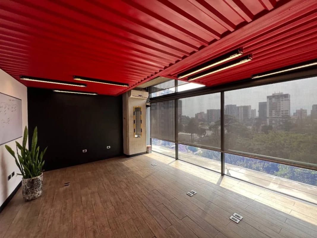 Rento Moderna oficina de 75 m2 Edificio Design Center, zona 10 — Oficina en Alquiler en Zona 10, Guatemala, Ciudad — foto 8 de 10