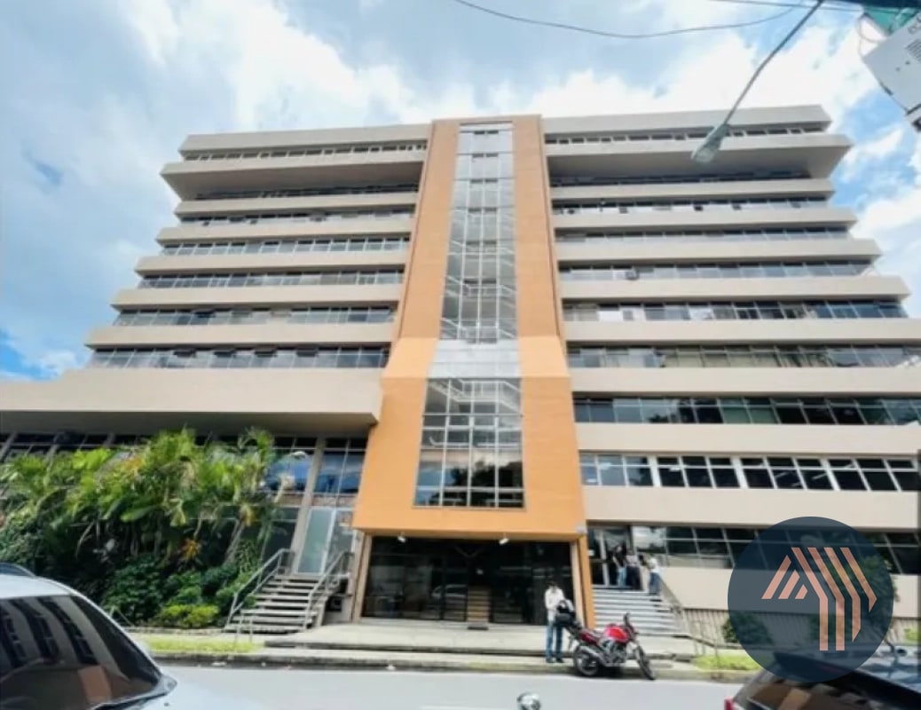 ALQUILER DE CÉNTRICA Y AMPLIA OFICINA - PLAZA MARITIMA, ZONA 10 - 16
