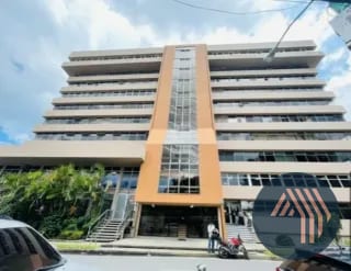ALQUILER DE CÉNTRICA Y AMPLIA OFICINA - PLAZA MARITIMA, ZONA 10 — Oficina en Alquiler en Zona 10, Guatemala, Ciudad — miniatura 1 de 16