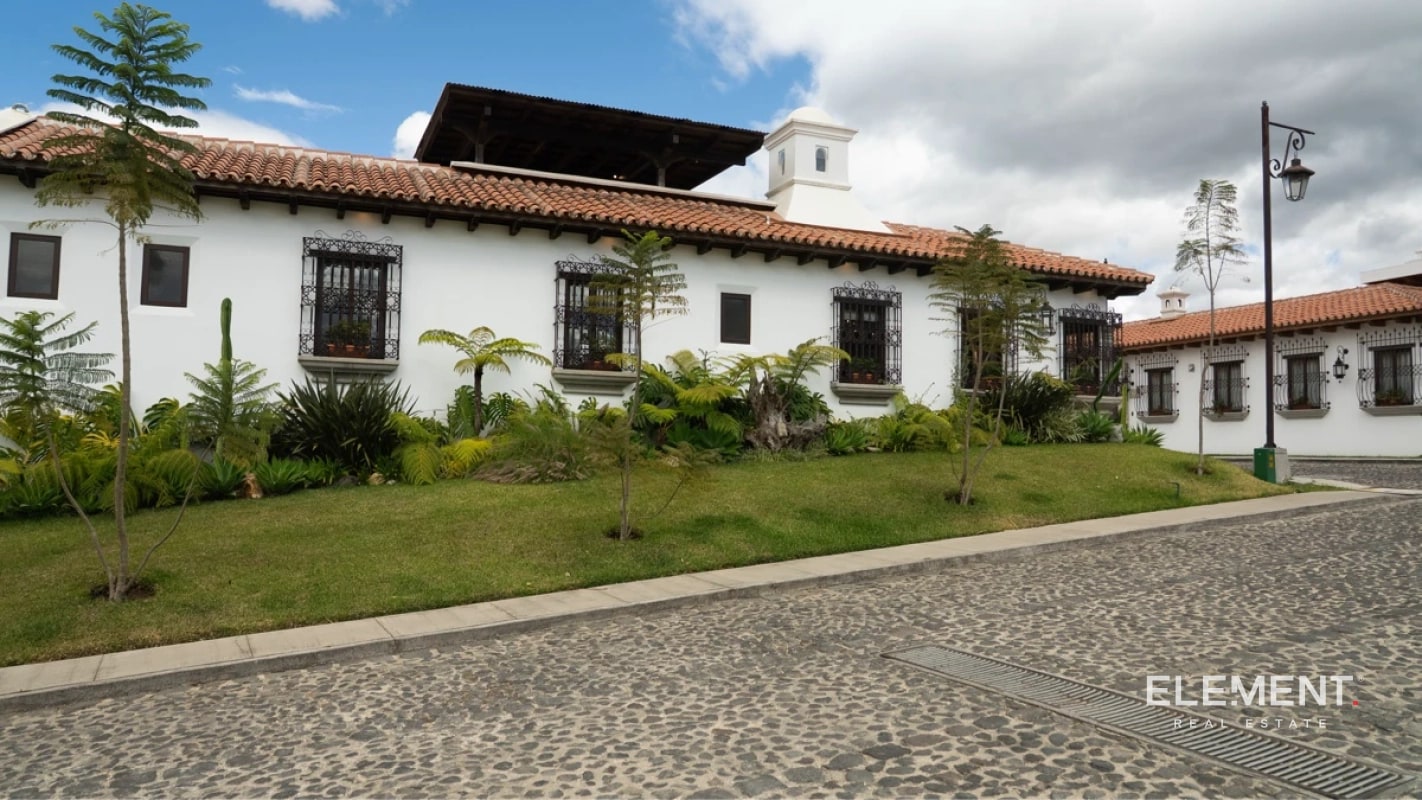 Lujosa casa en venta a minutos de Antigua Guatemala - 16