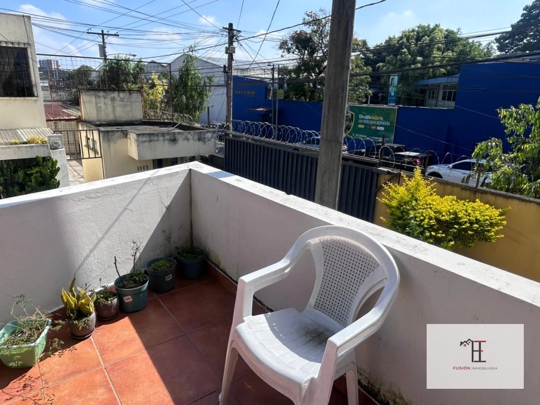 Vendo Casa en zona 11 atrás de la coca cola, dentro de garita - 1