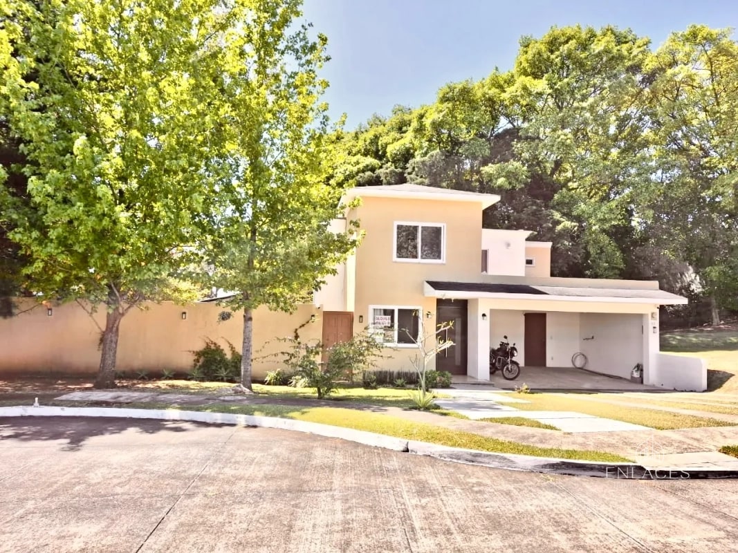 Km. 25 CAES • Casa en Renta • Condominio La Fontana 1 - 16