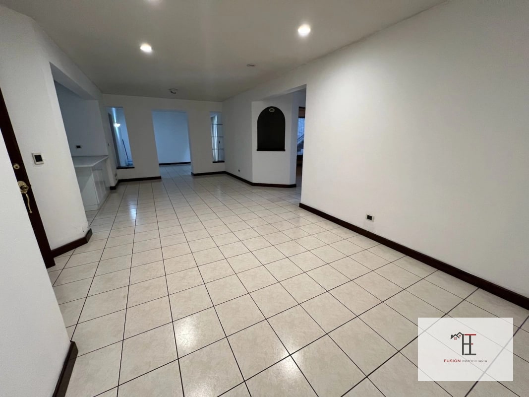 Rento amplio apartamento en zona 15 - 6