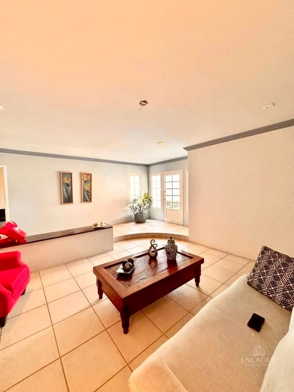 Zona 8 de Mixco • Casa en Venta • Condominio Orquídeas, San Cristóbal - 2