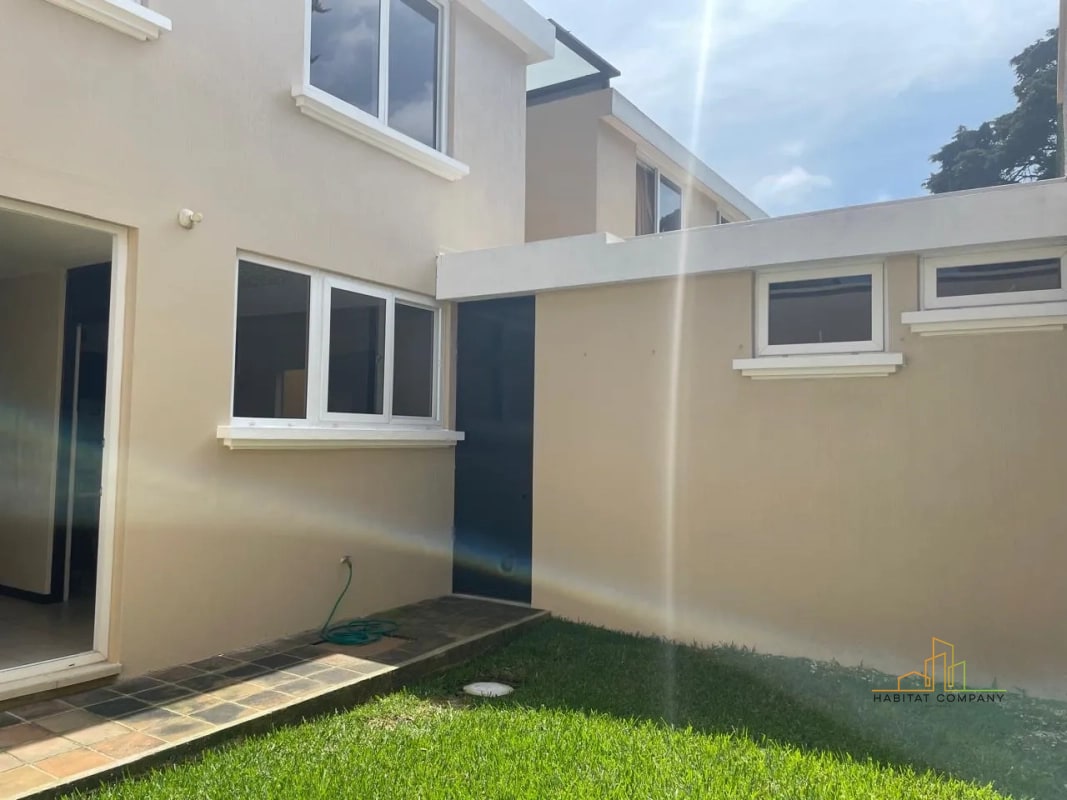 Ganga Casa en Venta Km 16.5 Carretera a El Salvador | Santa Mónica | Jardín + Estudio | Q1,555,000 - 5