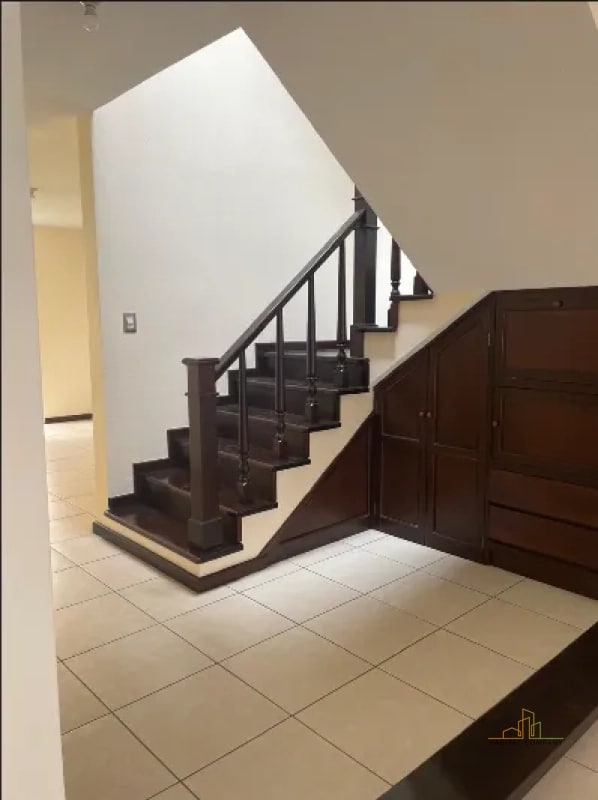 Ganga Casa en Venta Km 16.5 Carretera a El Salvador | Santa Mónica | Jardín + Estudio | Q1,555,000 - 2
