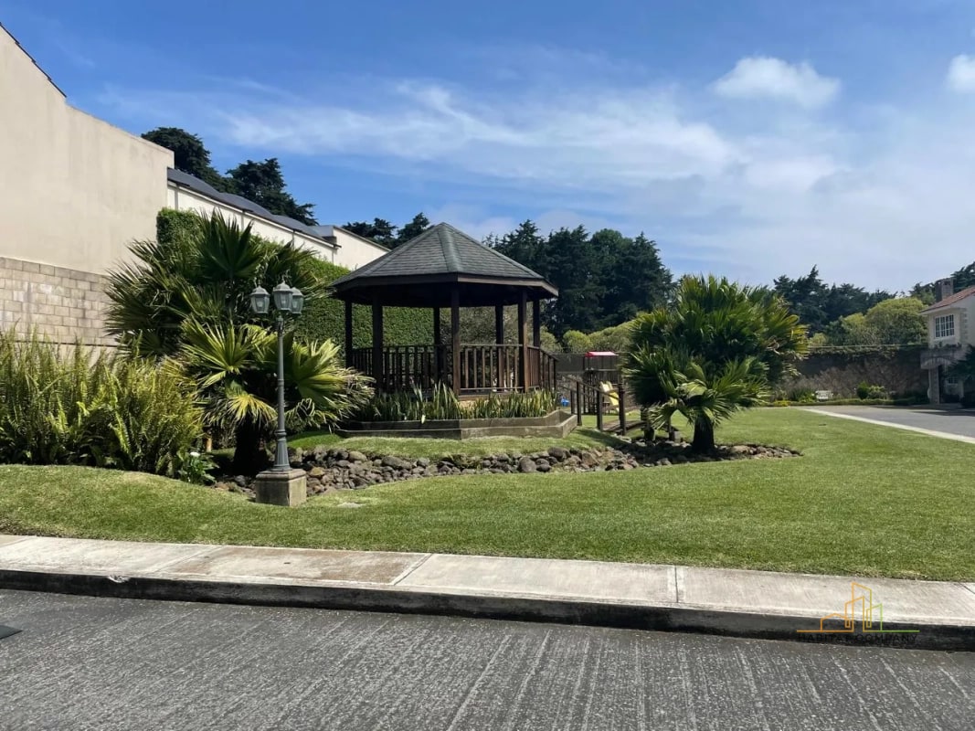 Ganga Casa en Venta Km 16.5 Carretera a El Salvador | Santa Mónica | Jardín + Estudio | Q1,555,000 - 1