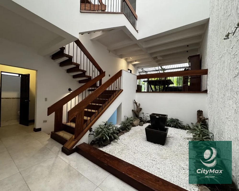 Casa en Renta en Exclusivo Sector Las Margaritas Zona 10 Guatemala - 13