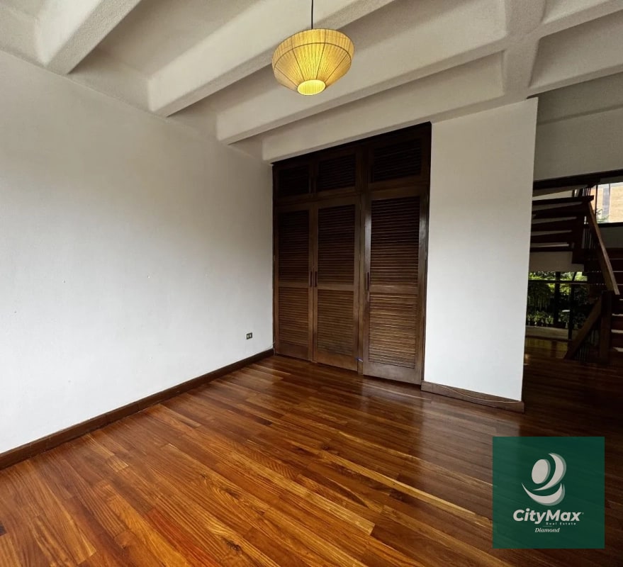 Casa en Renta en Exclusivo Sector Las Margaritas Zona 10 Guatemala - 2