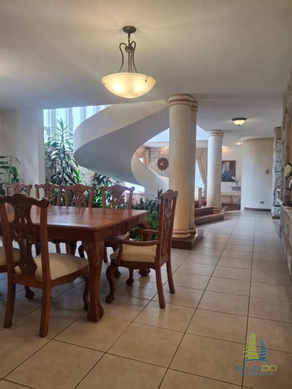 Exclusiva Residencia en Venta: Lujo y Amplitud en Casa y Campo - 4