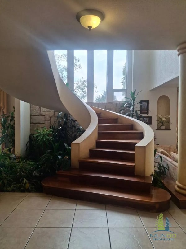 Exclusiva Residencia en Venta: Lujo y Amplitud en Casa y Campo - 1