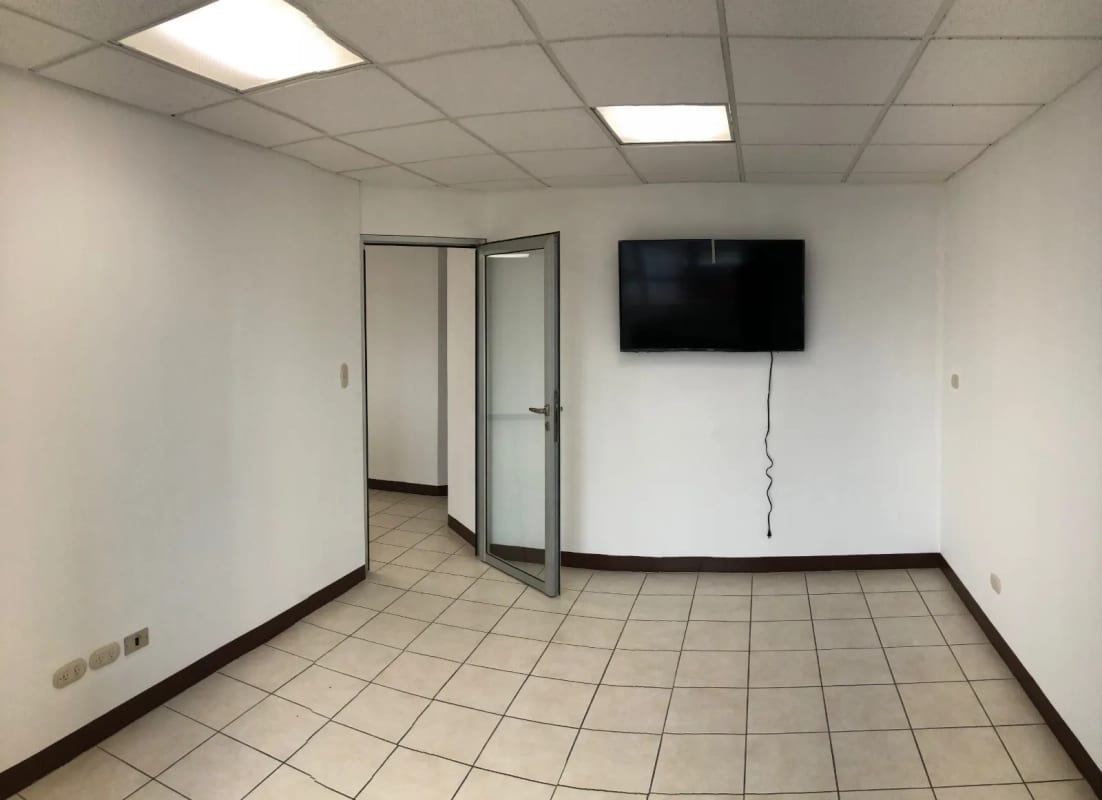 Oficina en Zona 10 — Oficina en Alquiler en Zona 10, Guatemala, Ciudad — foto 3 de 3
