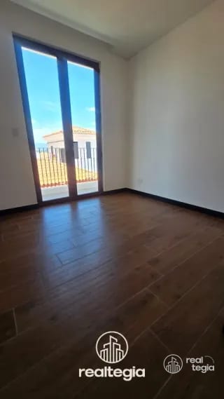 APARTAMENTO EN LIRIOS DE CAYALÁ ZONA 16 — Apartamento en Venta en Zona 16, Guatemala, Ciudad — miniatura 8 de 12