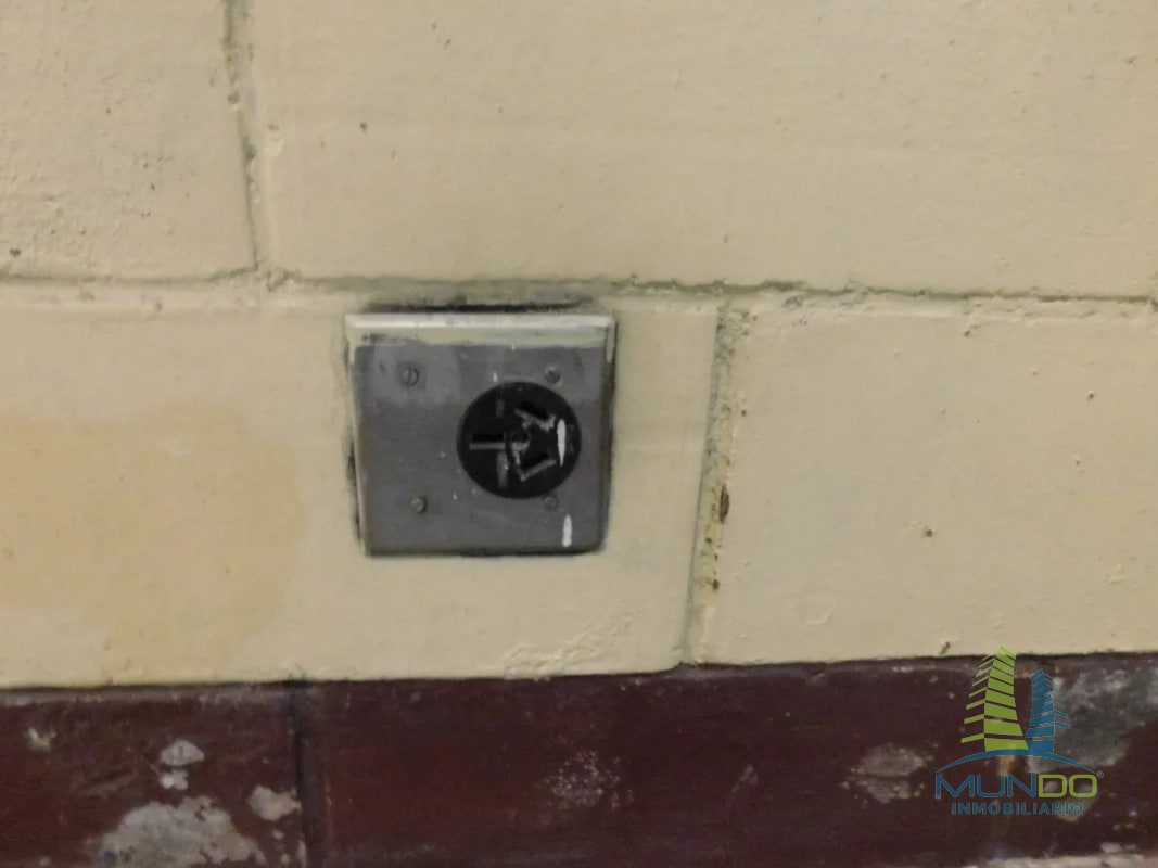 Oportunidad Comercial: Edificio de 4 Niveles con Locales y Oficinas – Zona 11 Roosevelt - 1
