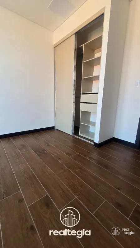 APARTAMENTO EN LIRIOS DE CAYALÁ ZONA 16 — Apartamento en Venta en Zona 16, Guatemala, Ciudad — foto 2 de 12