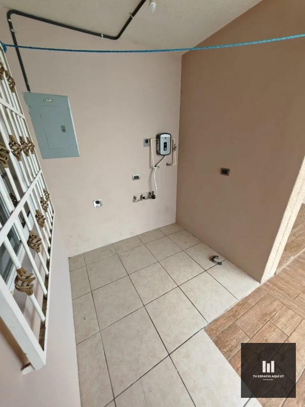 Lujosa Casa En Venta - Hacienda Real, Zona 16 - 11