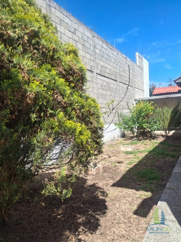 Elegancia y Confort Casa en Venta en Carretera a El Salvador: Residencia de Lujo en Km 19.5 - 14