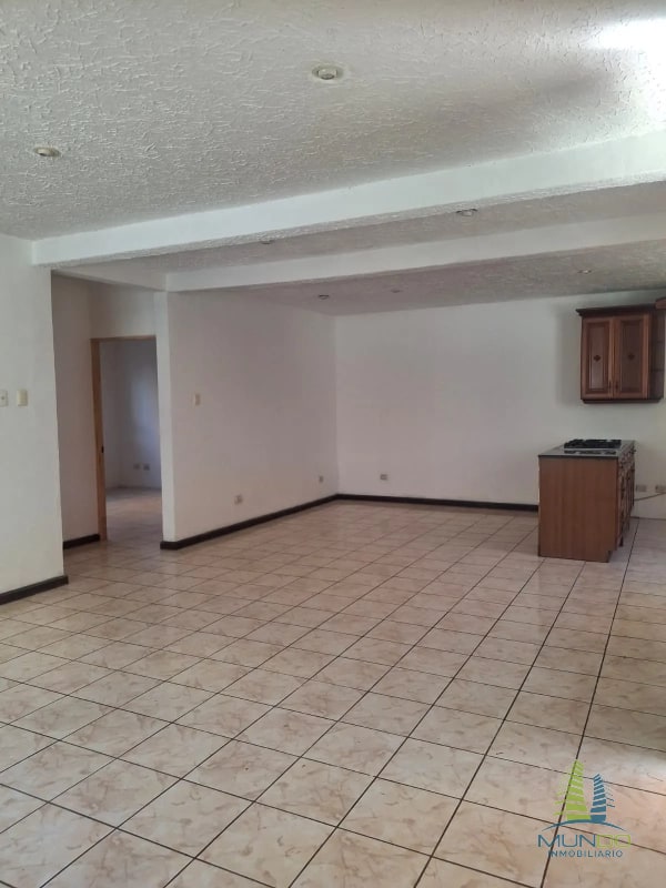Elegancia y Confort Casa en Venta en Carretera a El Salvador: Residencia de Lujo en Km 19.5 - 10