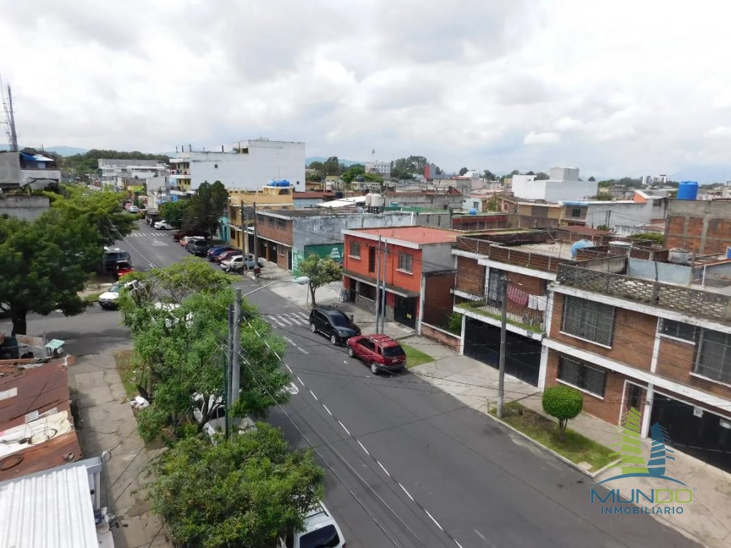 CASA EN VENTA A DOS CUADRAS CALZADA ROOSEVELT - 16