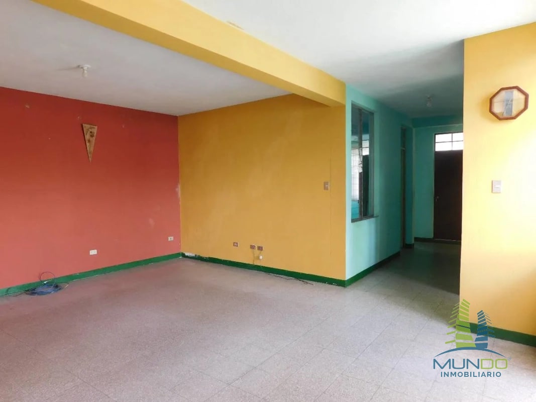 CASA EN VENTA A DOS CUADRAS CALZADA ROOSEVELT - 15