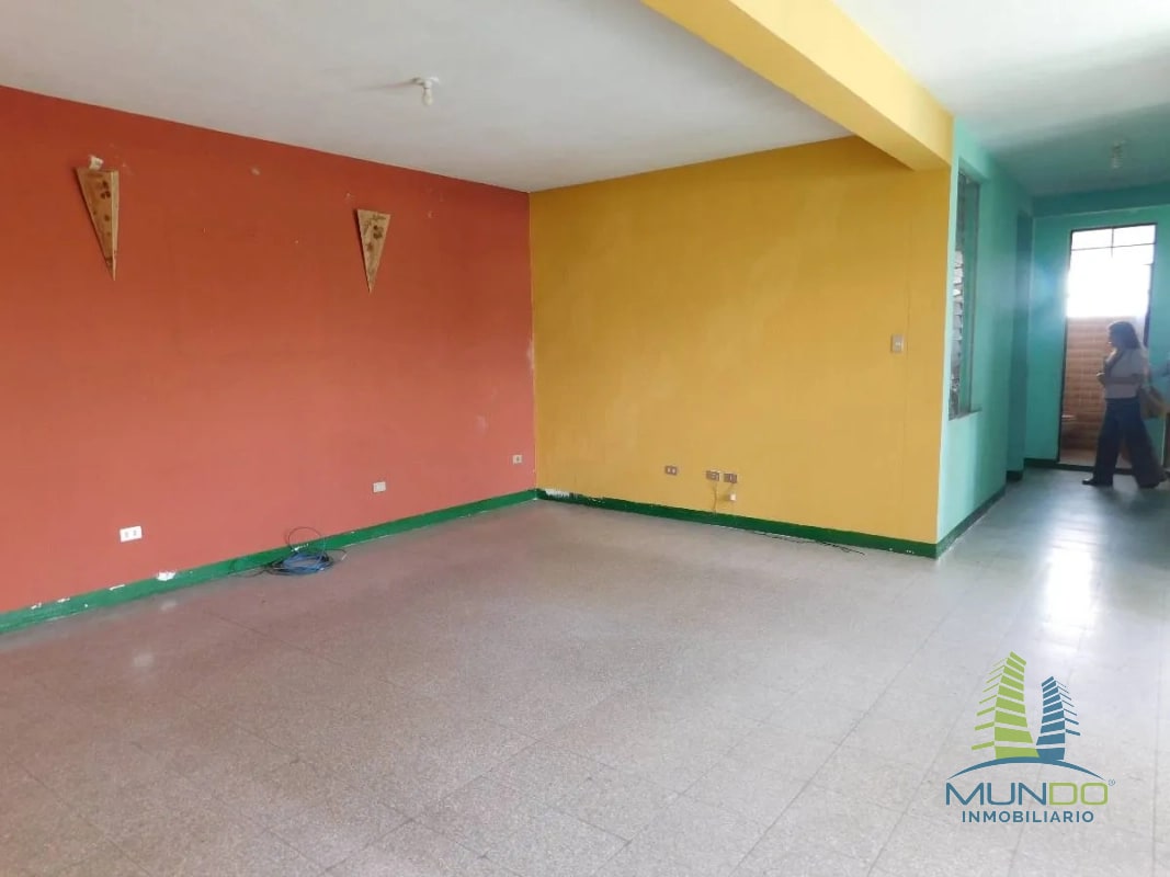 CASA EN VENTA A DOS CUADRAS CALZADA ROOSEVELT - 11