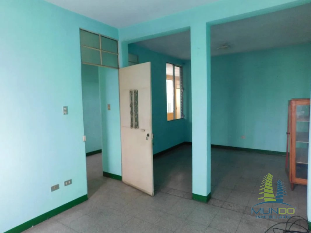 CASA EN VENTA A DOS CUADRAS CALZADA ROOSEVELT - 8