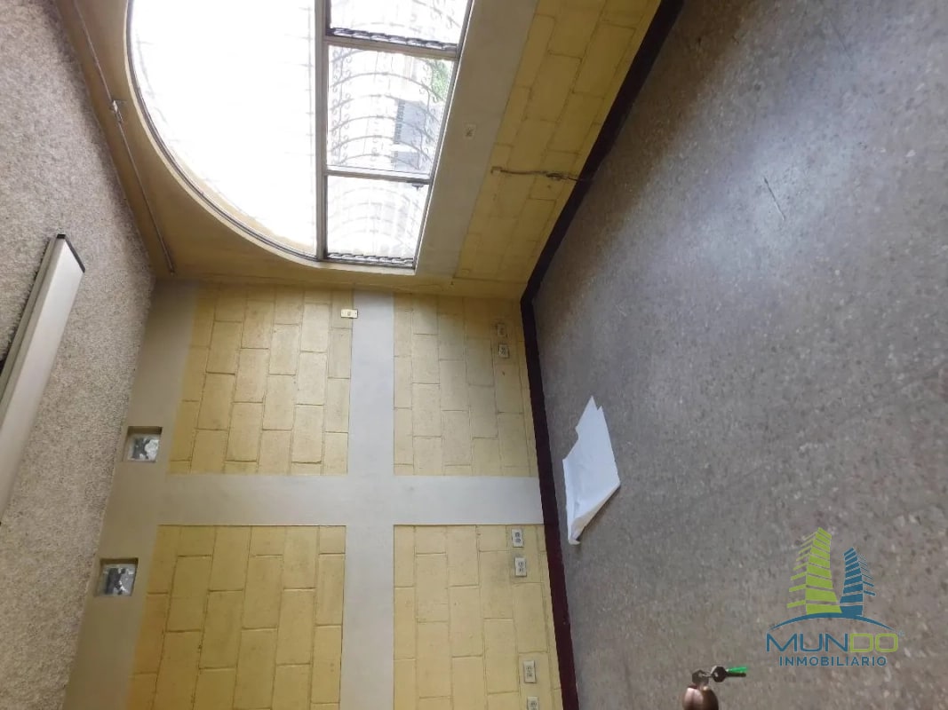 CASA EN VENTA A DOS CUADRAS CALZADA ROOSEVELT - 1