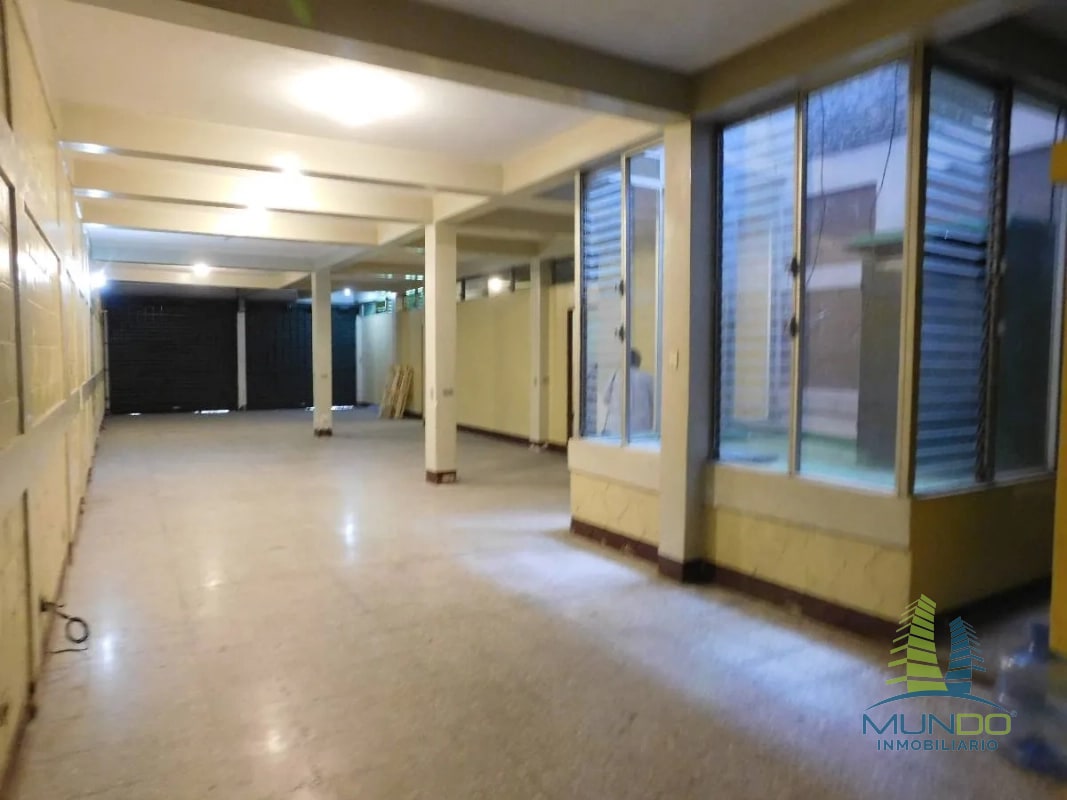 CASA EN VENTA A DOS CUADRAS CALZADA ROOSEVELT - 12