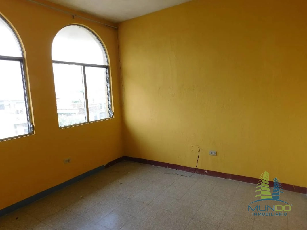 CASA EN VENTA A DOS CUADRAS CALZADA ROOSEVELT - 2