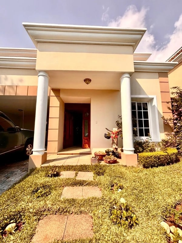 Entrada a Fraijanes • Casa en Renta/Venta • Villas de Entreverdes - 13