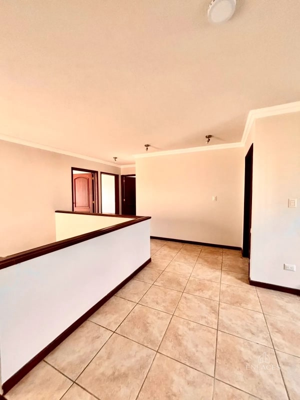Entrada a Fraijanes • Casa en Renta/Venta • Villas de Entreverdes - 9