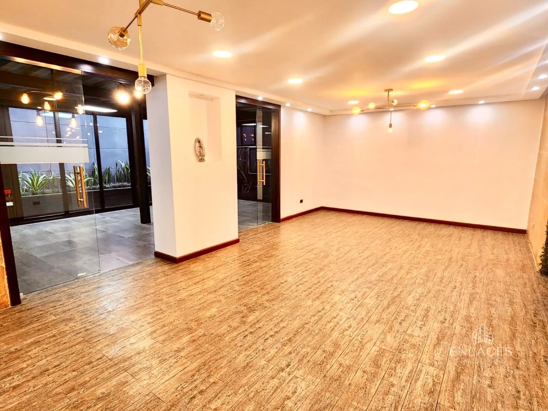 Zona 10 • Casa en Venta - 7