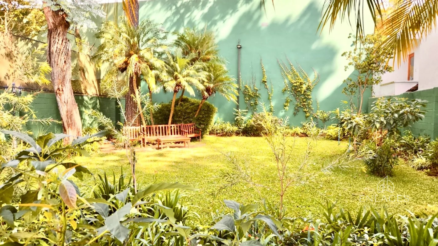 Zona 10 • Casa en Venta - 6