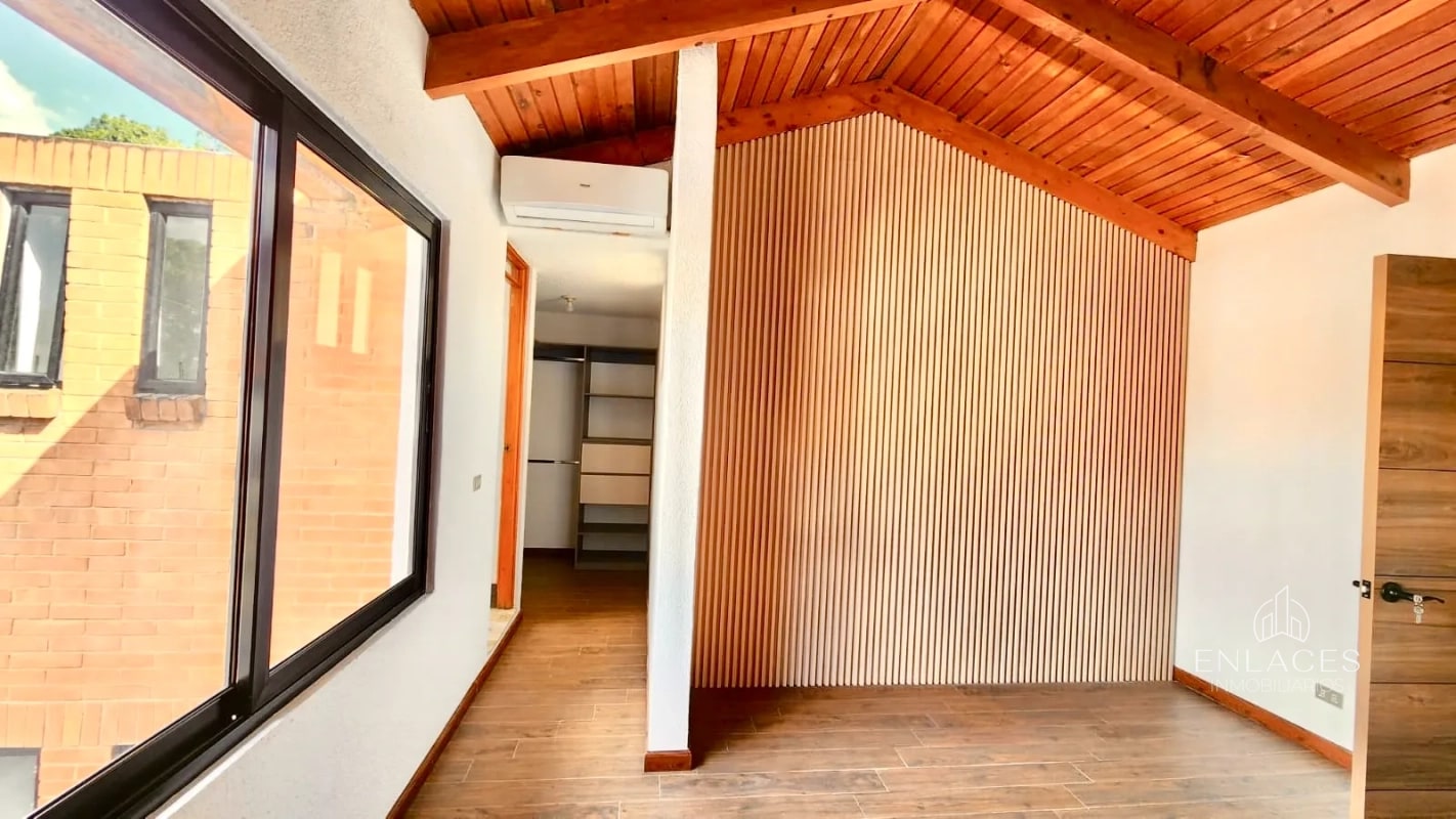 Zona 10 • Casa en Venta - 4